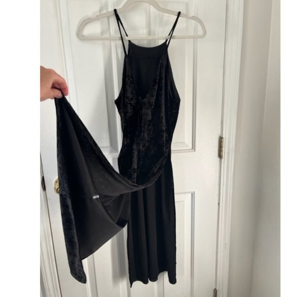 Velvet Black Dress - Picture 4 of 4